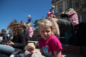 Gåtur med Albas klasse i Dyrehaven. Fra Klampenborg over Erimitageslottet, gennem Rådvad og tilbage til frokost ved slottet og tilbage til Klampenborg Station.